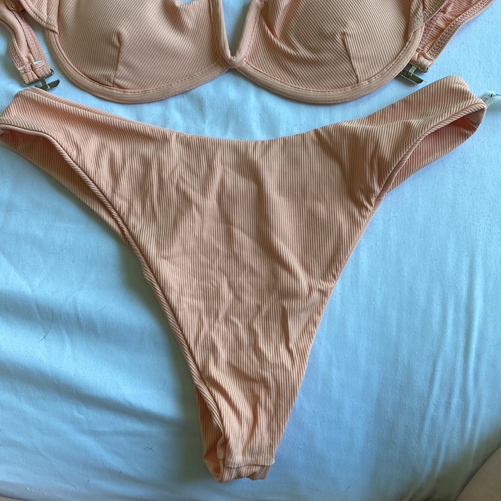 Pink bikini - Picture 3 of 3